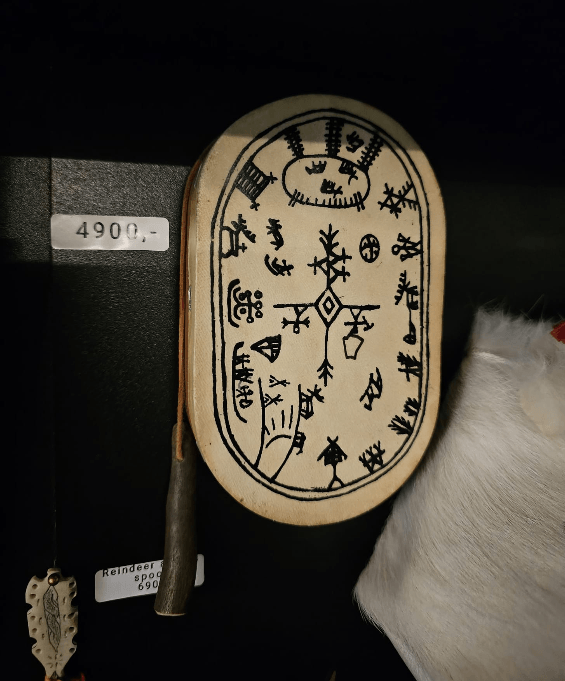 Sàmi shaman drum in reindeer leather